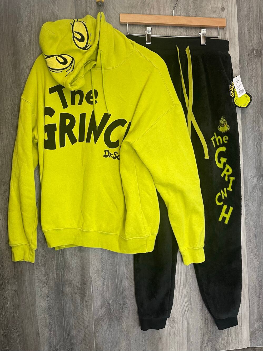 The Grinch Dr Seuss Pajama Set Size M Green Hoodie Plush Pants Christmas NWT